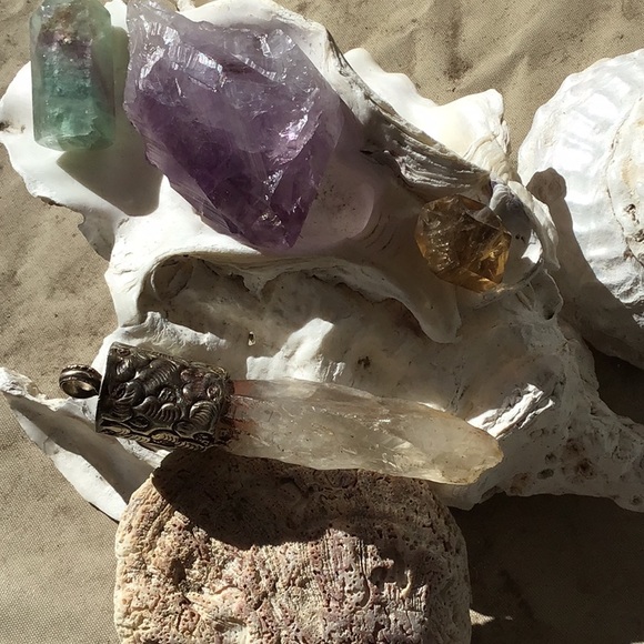 Large Vintage Quartz Crystal - Picture 3 of 9